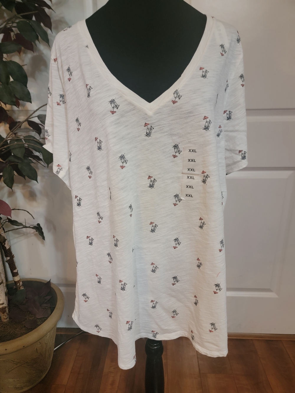 Old Navy White V-Neck Short Sleeve Tee with Tiny Red & Black Print